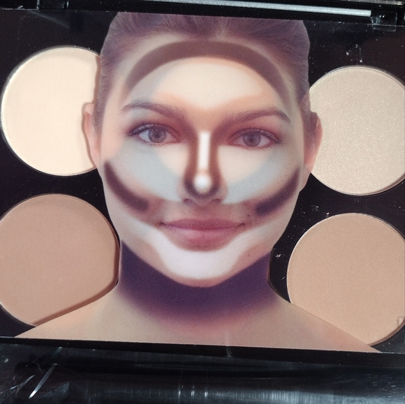 ME Makeover Essentials contour kit with mirror+ Face Primer - Picture 5 of 7